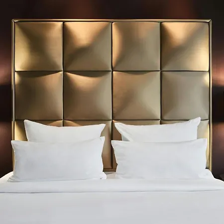 Roomers Frankfurt Central, Autograph Collection