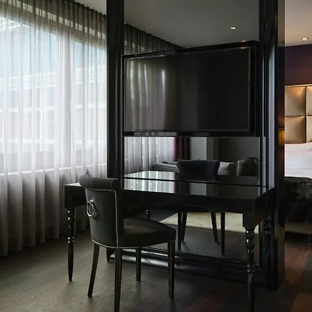 Roomers Frankfurt Central, Autograph Collection