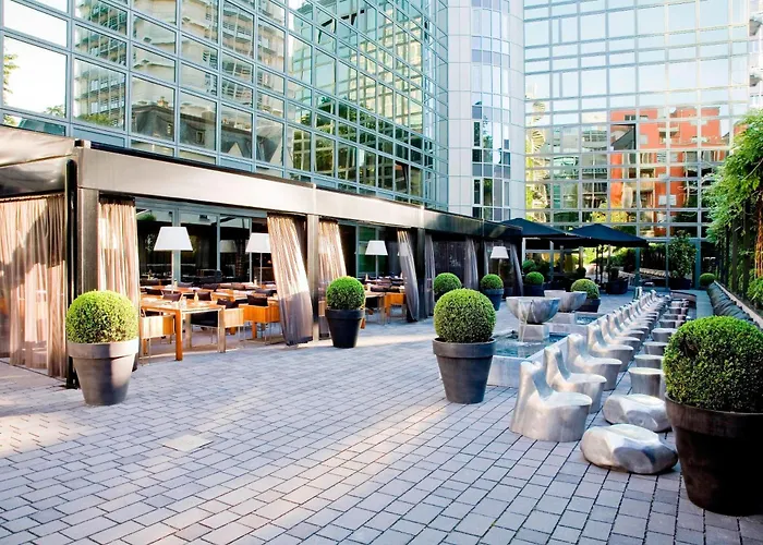 Roomers Frankfurt Central, Autograph Collection Hotel 5*