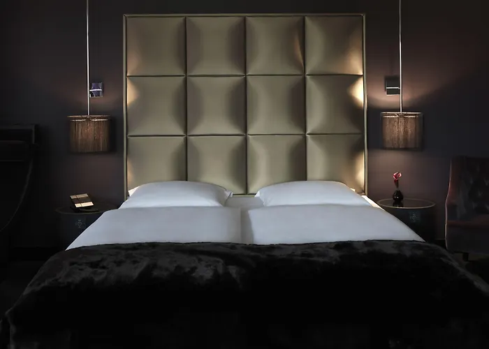 Hotel Roomers Frankfurt Central, Autograph Collection