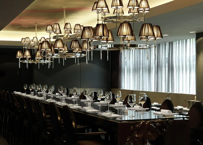 Roomers Frankfurt Central, Autograph Collection Hotel 5*