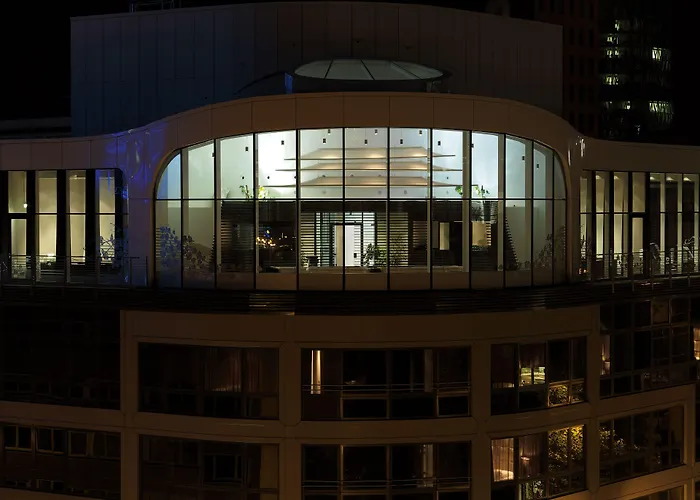Roomers Frankfurt Central, Autograph Collection Hotel 5*