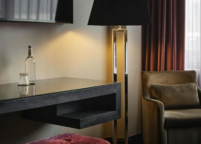 Hotel Roomers Frankfurt Central, Autograph Collection 5*
