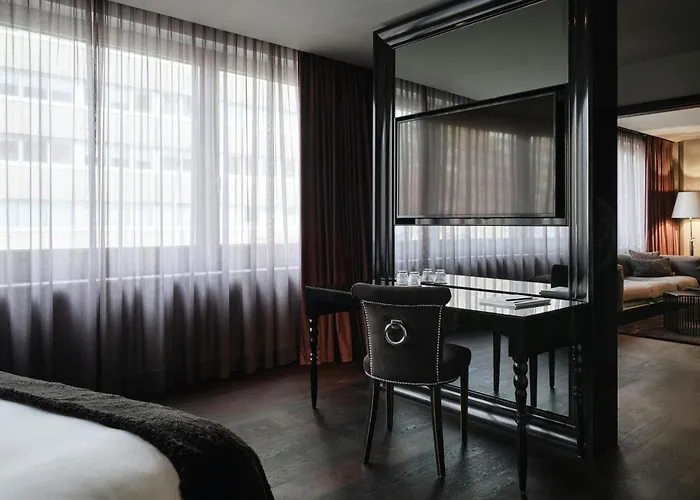 Hotel Roomers Frankfurt Central, Autograph Collection