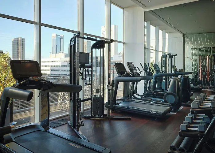 Roomers Frankfurt Central, Autograph Collection Hotel 5*