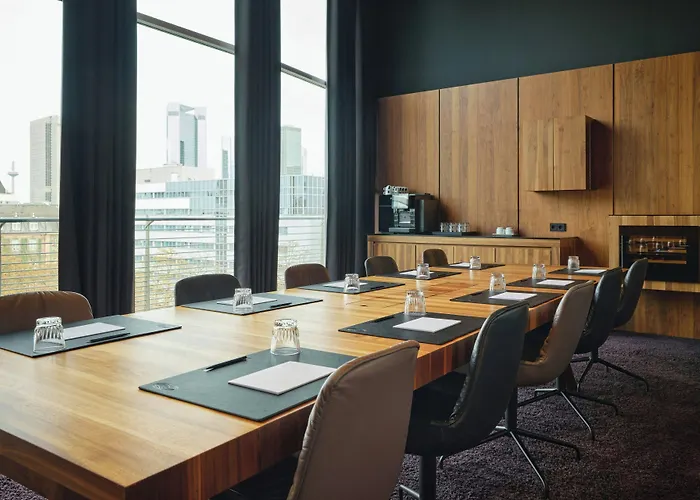 Roomers Frankfurt Central, Autograph Collection Hotel 5*