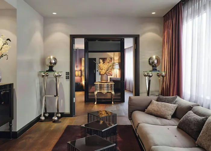 Hotel Roomers Frankfurt Central, Autograph Collection