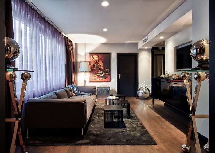 Roomers Frankfurt Central, Autograph Collection 5*